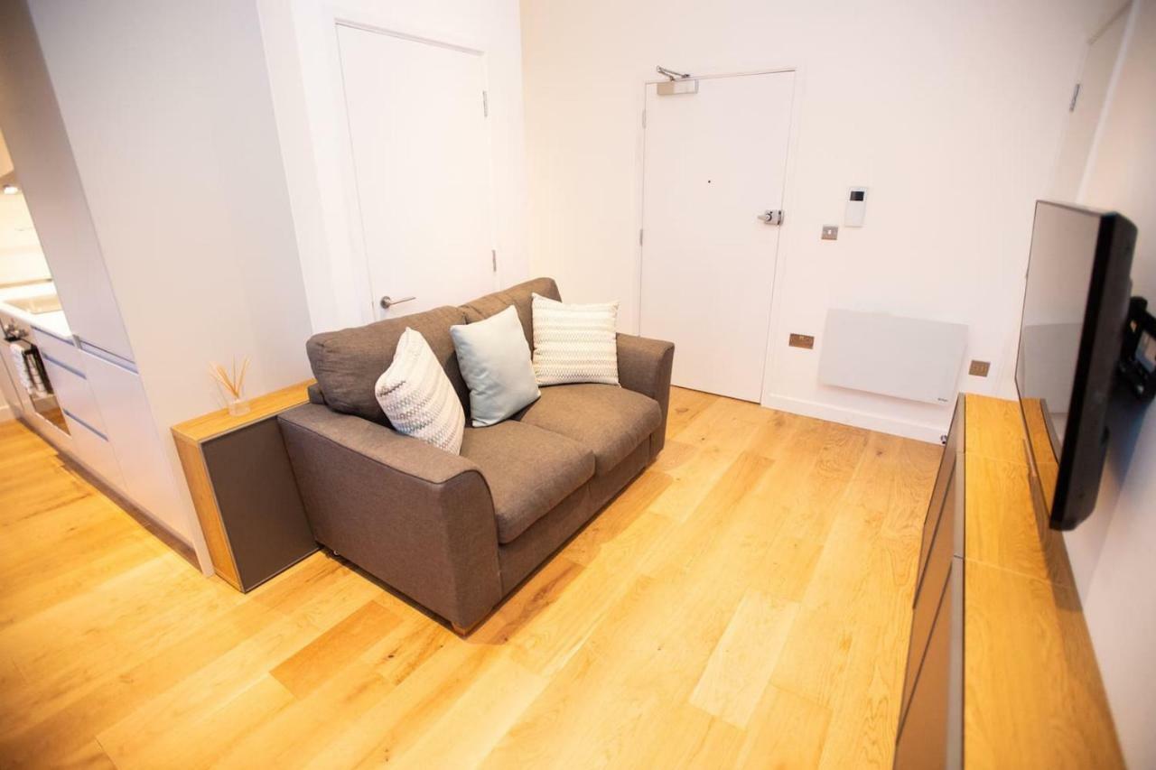 Stylish And Clean 1 Bed Apartment Maidenhead Town Center Buitenkant foto