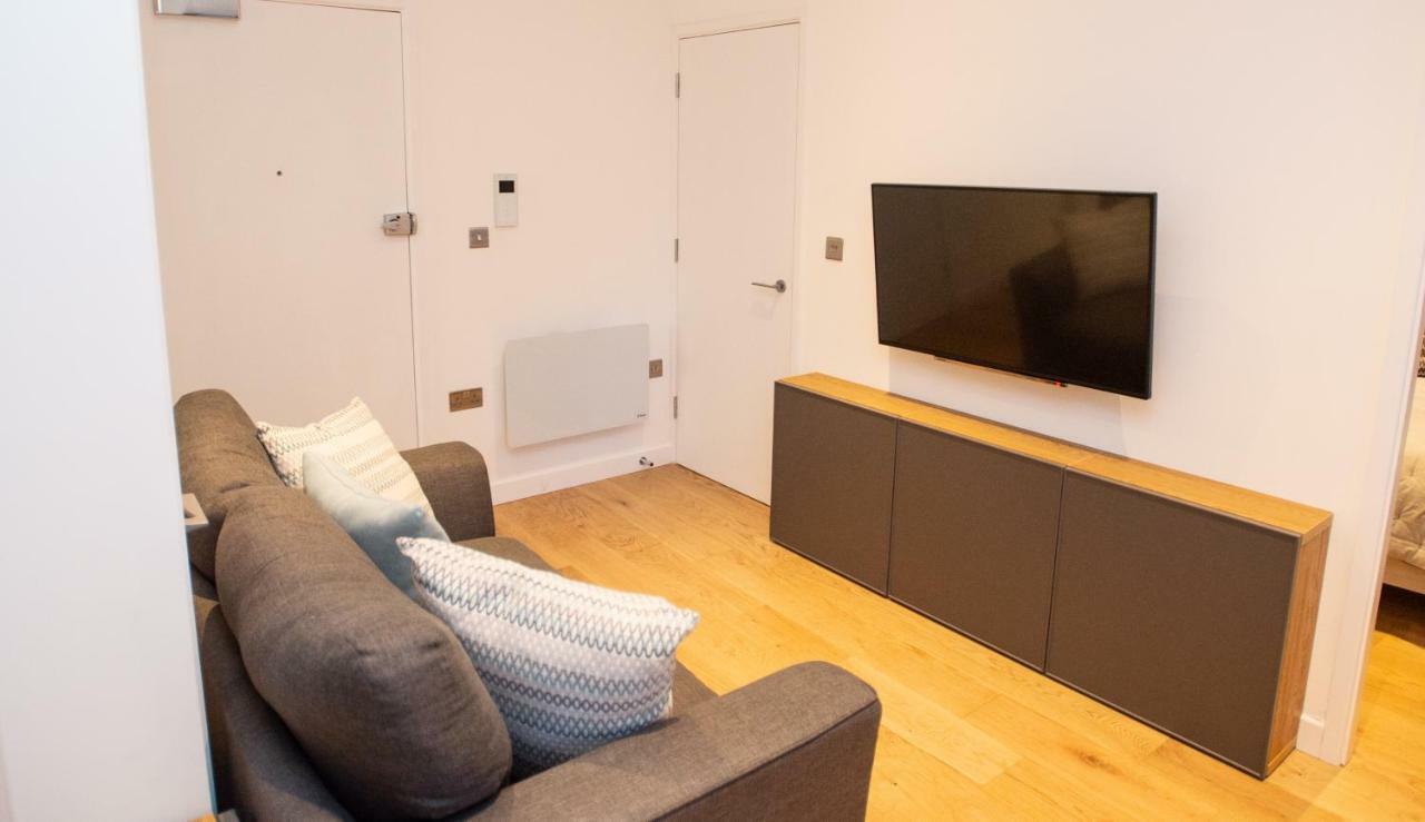 Stylish And Clean 1 Bed Apartment Maidenhead Town Center Buitenkant foto