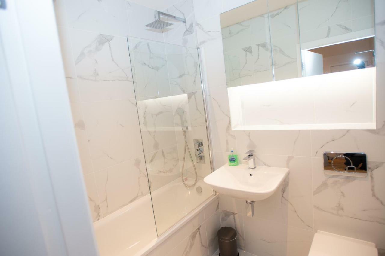Stylish And Clean 1 Bed Apartment Maidenhead Town Center Buitenkant foto