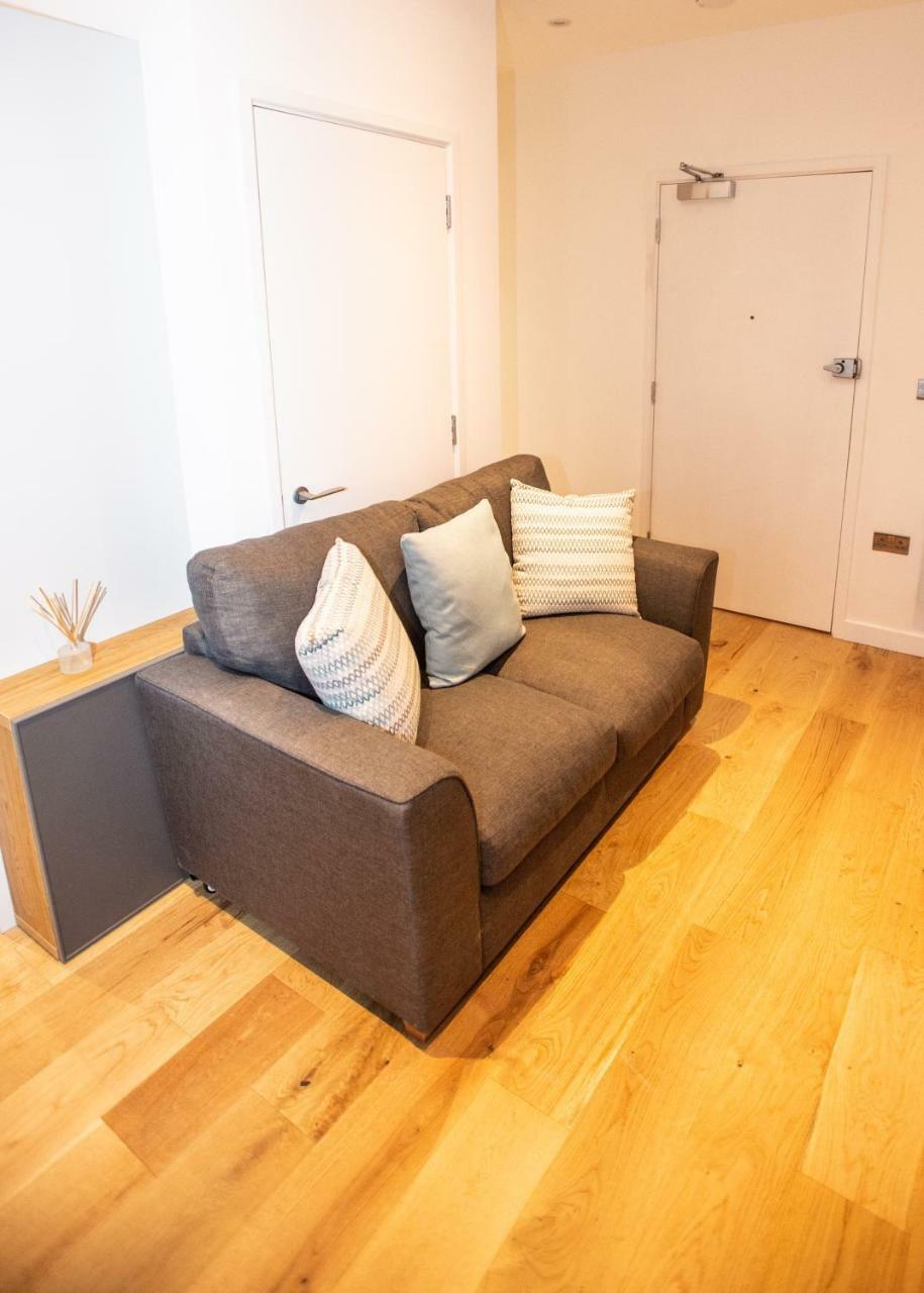 Stylish And Clean 1 Bed Apartment Maidenhead Town Center Buitenkant foto